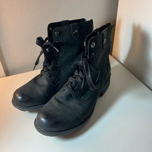 Size 8 women’s black combat boots